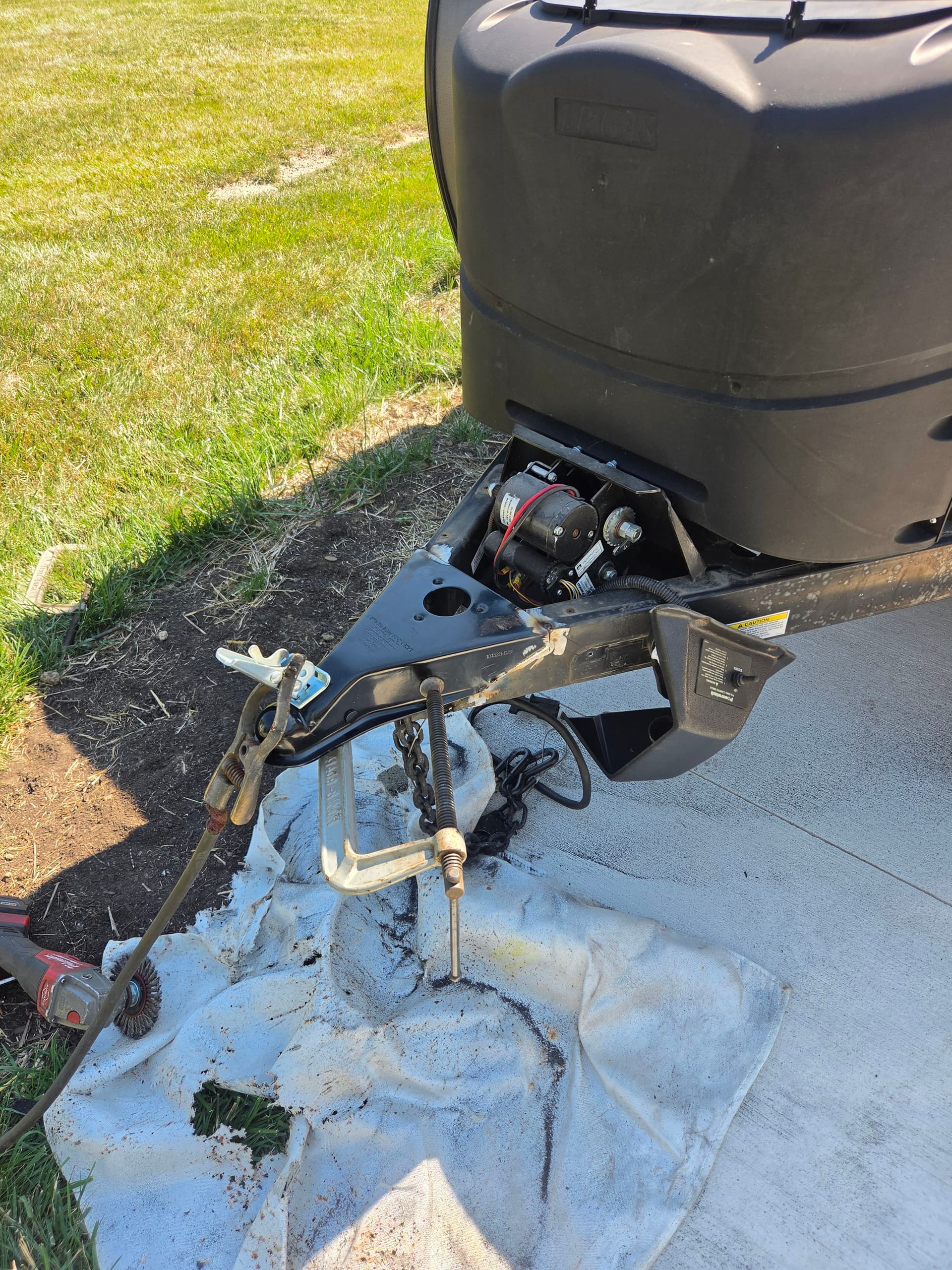 Gallery photos for Bent Trailer Hitch Receiver Replaced With a Solid Weld: Image #1